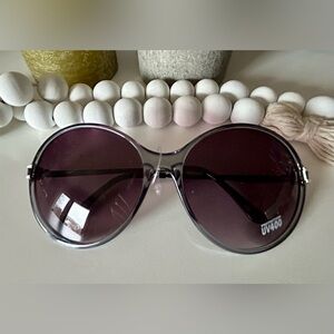 Women’s Oversized round Sunglasses NWOT